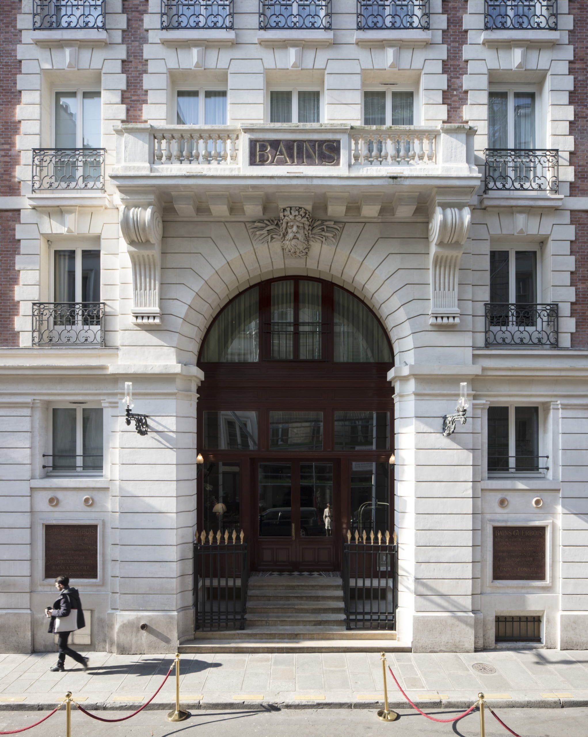 The porch and façade of Les Bains at 7 rue du Bourg l’Abbé